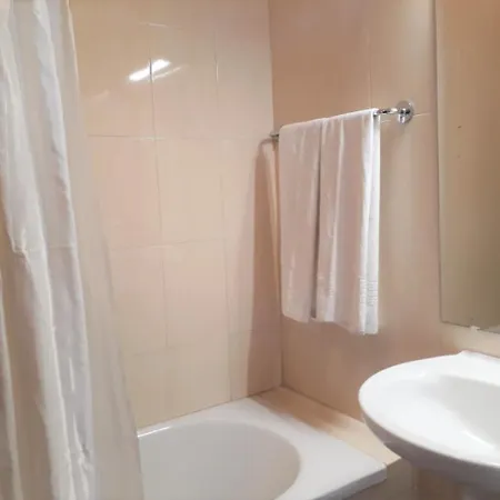 T2 Mira 4- Familiar, 80mt Praia, Wifi Apartment Quarteira
