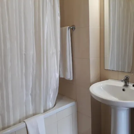 Apartament T2 Mira 4- Familiar, 80mt Praia, Wifi Quarteira