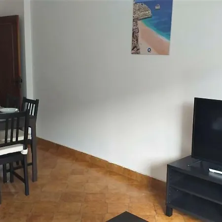 Apartment T2 Mira 4- Familiar, 80mt Praia, Wifi *