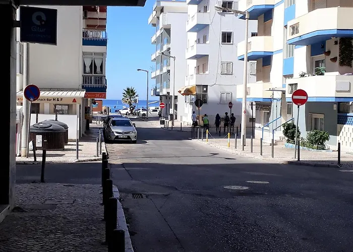T2 Mira 4- Familiar, 80mt Praia, Wifi * Quarteira