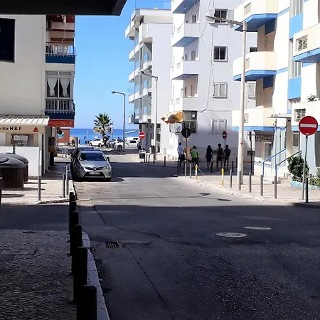 T2 Mira 4- Familiar, 80mt Praia, Wifi * Quarteira