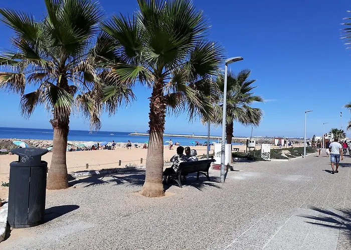 T2 Mira 4- Familiar, 80mt Praia, Wifi * Quarteira