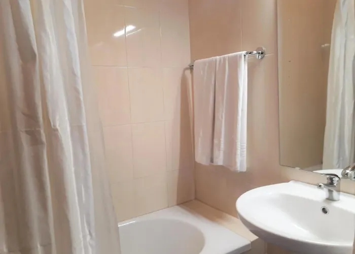 T2 Mira 4- Familiar, 80mt Praia, Wifi Apartman Quarteira