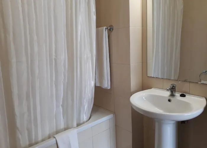 Apartman T2 Mira 4- Familiar, 80mt Praia, Wifi Quarteira